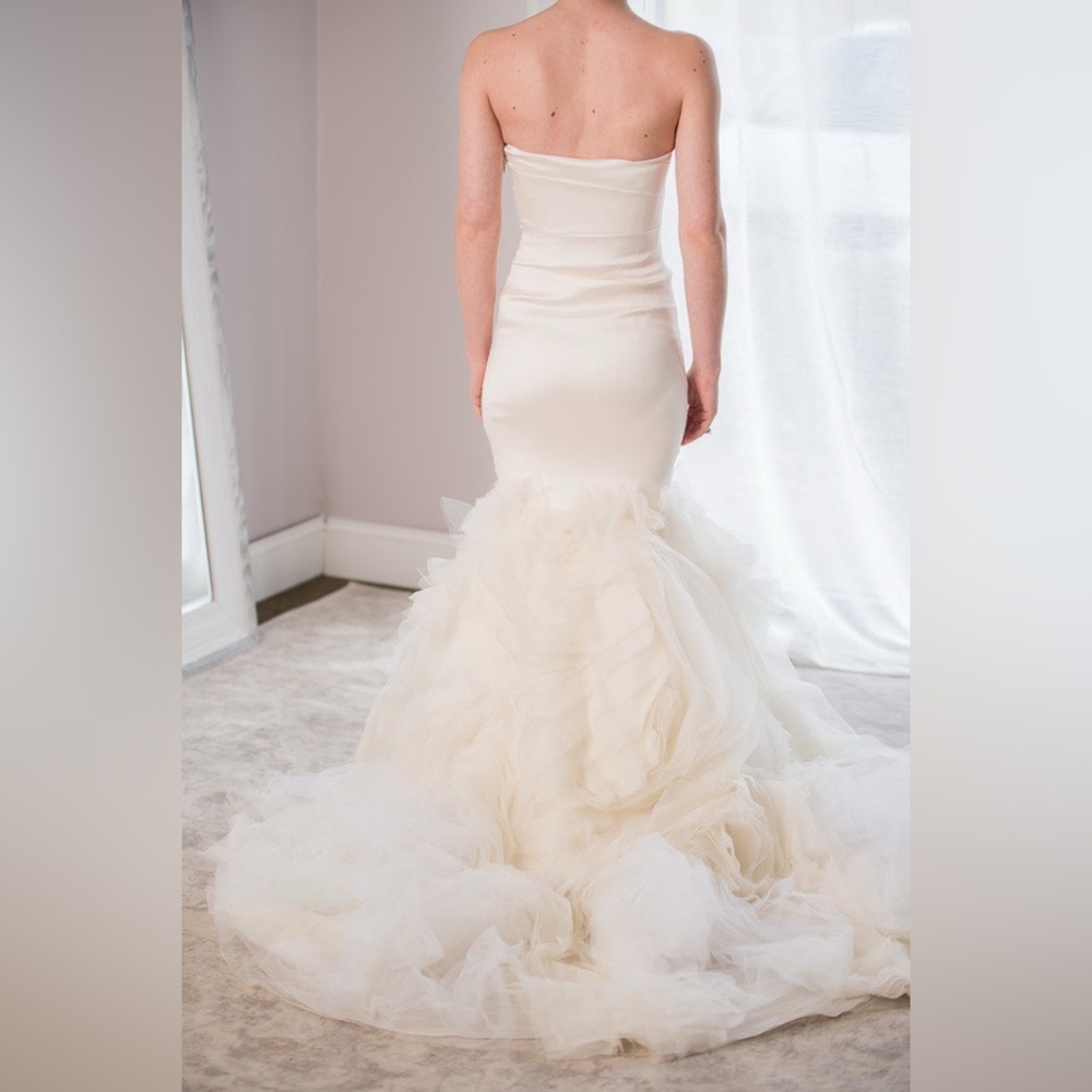 Vera Wang Kathleen Strapless Cream wedding Gown size 4 - Picture 3 of 14